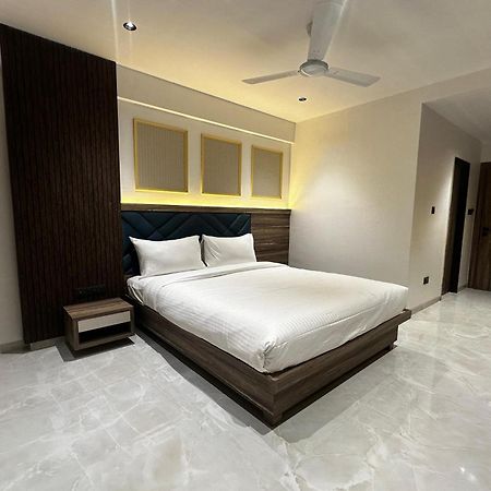 Hotel Kushala Grand, Dombivali Mangrul Екстер'єр фото