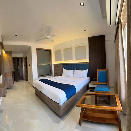Hotel Kushala Grand, Dombivali Mangrul Екстер'єр фото