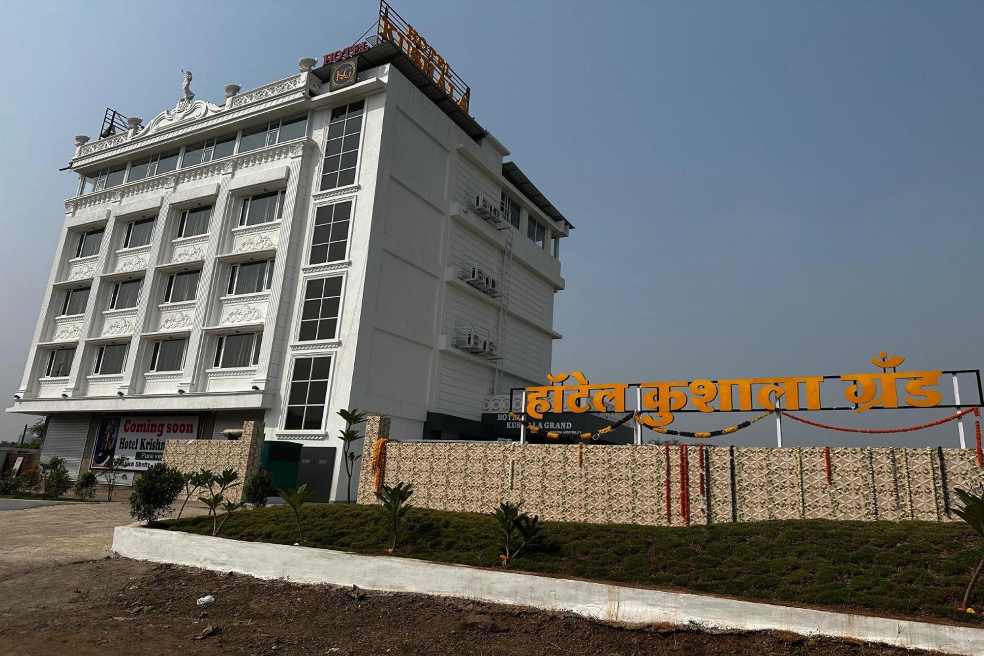Hotel Kushala Grand, Dombivali Mangrul Екстер'єр фото