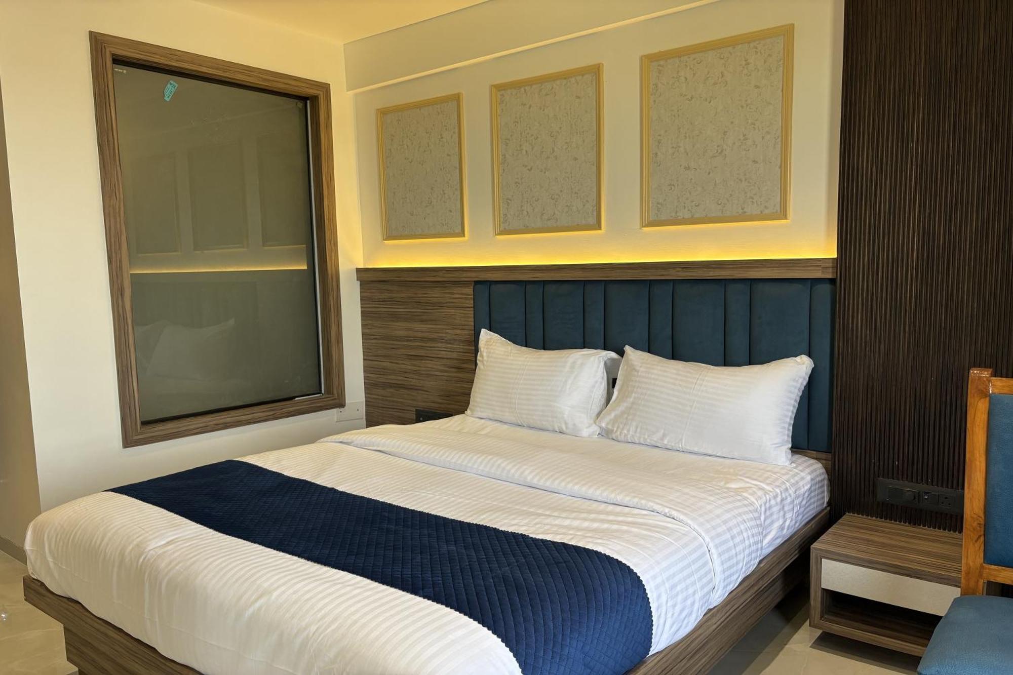 Hotel Kushala Grand, Dombivali Mangrul Екстер'єр фото